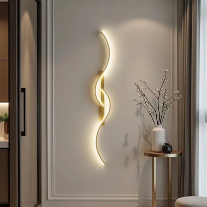 Moderne Wellen-LED Wandleuchte – dimmbar & stilvoll in Gold/Schwarz