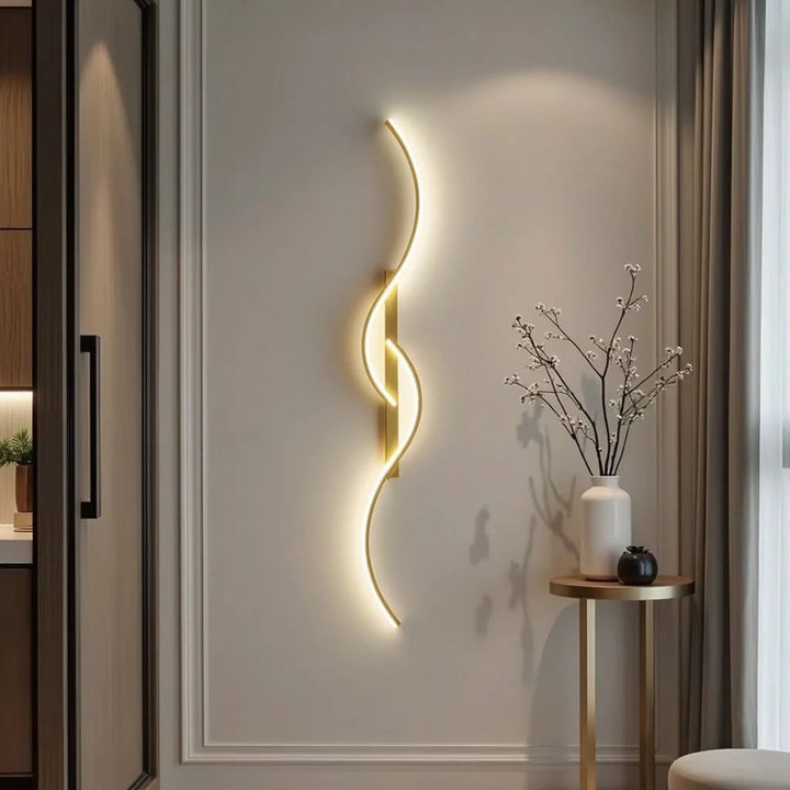Moderne Wellen-LED Wandleuchte – dimmbar & stilvoll in Gold/Schwarz