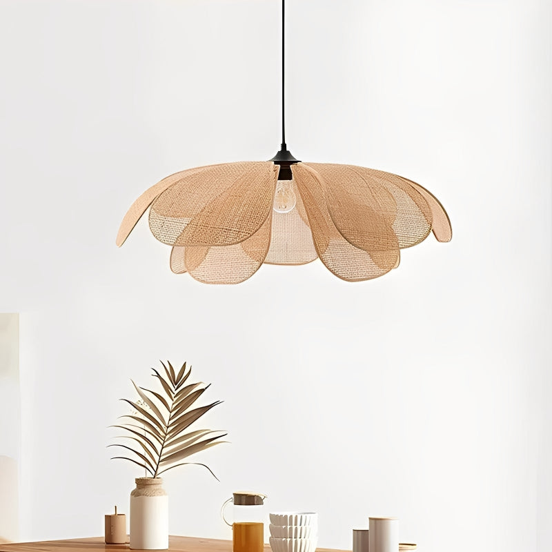 Rattan Hängelampe – Handgefertigtes Blüten-Design für stilvolle Räume